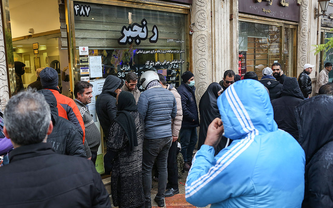 فاصله مویی دلار آزاد و رسمی / بازارساز به دنبال مهار اسب سرکش؟ فاصله مویی دلار آزاد و رسمی / بازارساز به دنبال مهار اسب سرکش؟