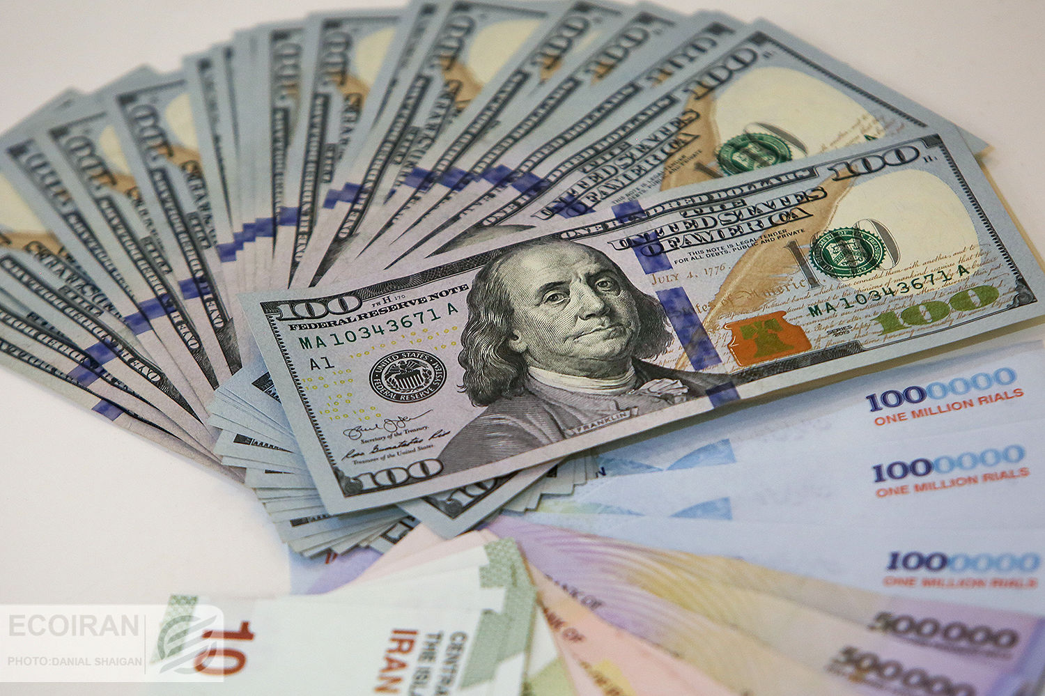 علت کاهش قیمت دلار/ افت اسکناس آمریکایی تا کجا ادامه دارد؟ علت کاهش قیمت دلار/ افت اسکناس آمریکایی تا کجا ادامه دارد؟