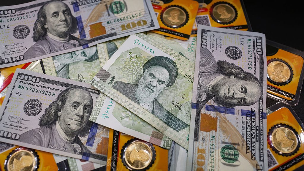 صف خرید ارز و سکه در برابر صف فروش بورس
