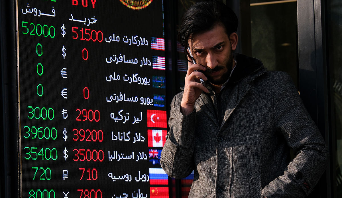 اثر یک سفر روی قیمت دلار و سکه / گوش بازار تیز شد