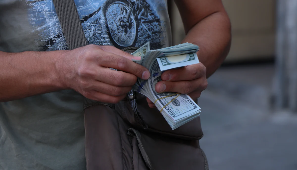 5 پیش بینی از قیمت دلار/ فنر دلار موجودیت خود را به فرزین اثبات می‌کند؟