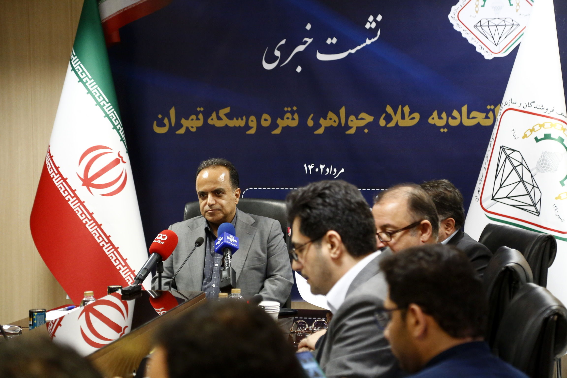 از مالیات طلافروشان تا تولید طلا با عیار پایین از مالیات طلافروشان تا تولید طلا با عیار پایین