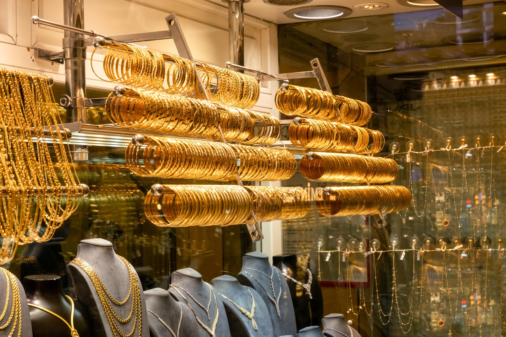 3 پیش بینی از قیمت طلا و سکه / معامله با نرخ‌های سال آینده؟