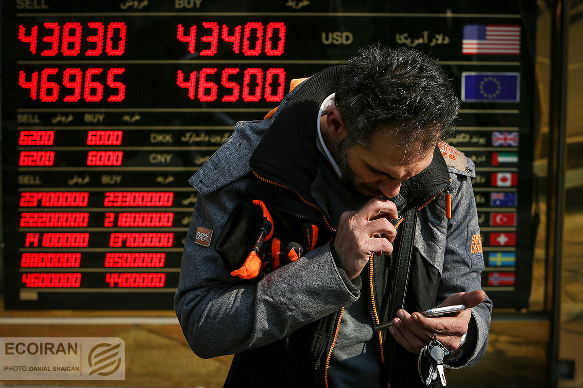 ورود بازارساز به بازار ارز/ قیمت دلار نزولی شد