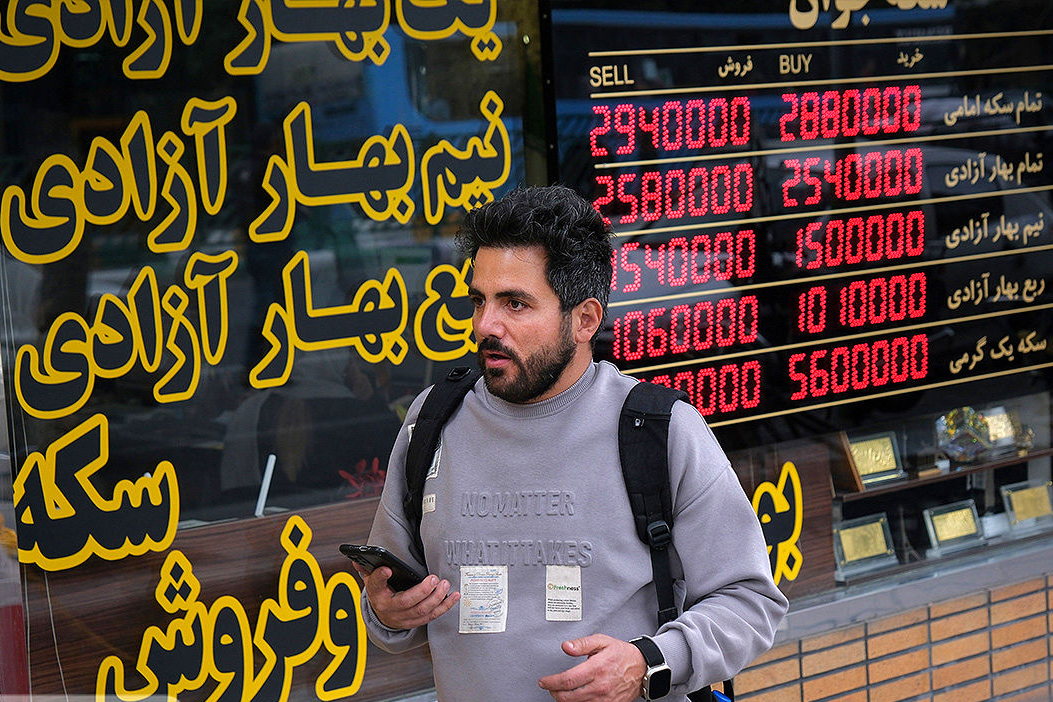 طلا، فرمان بازار سکه را به دست گرفت/ حباب سکه کم شد