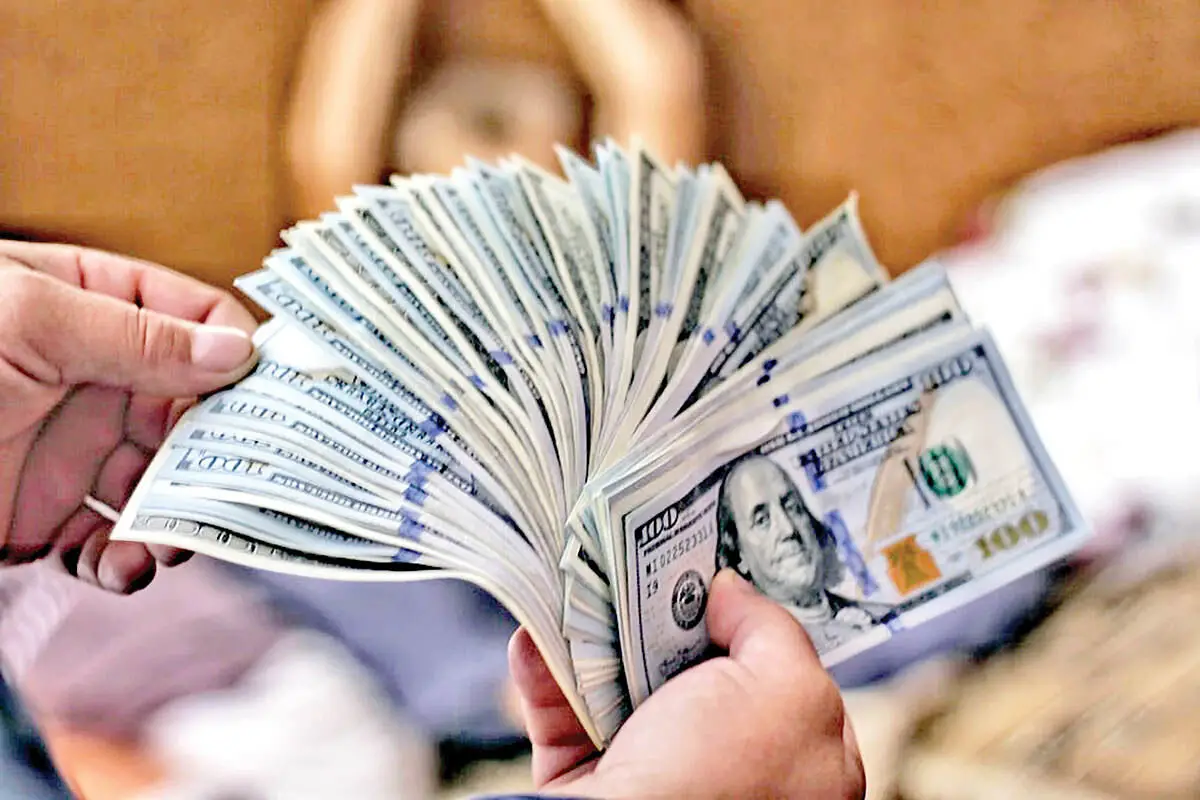 سیگنال افزایش قیمت بنزین در بازار ارز