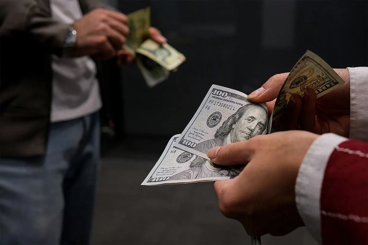 اختلافات داخلی در بازار ارز بالا گرفت اختلافات داخلی در بازار ارز بالا گرفت