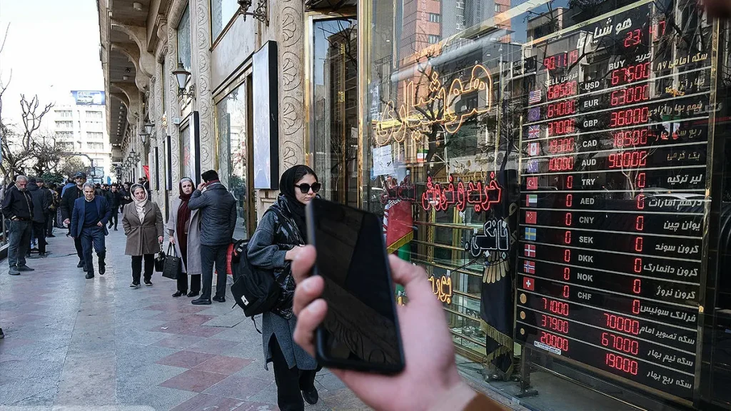 کدام آمارها شاخک دلار را تیز کرد؟