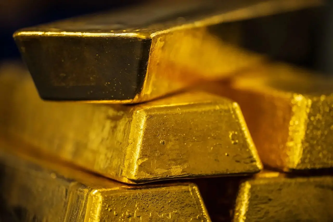 طلای جهانی محتاط شد