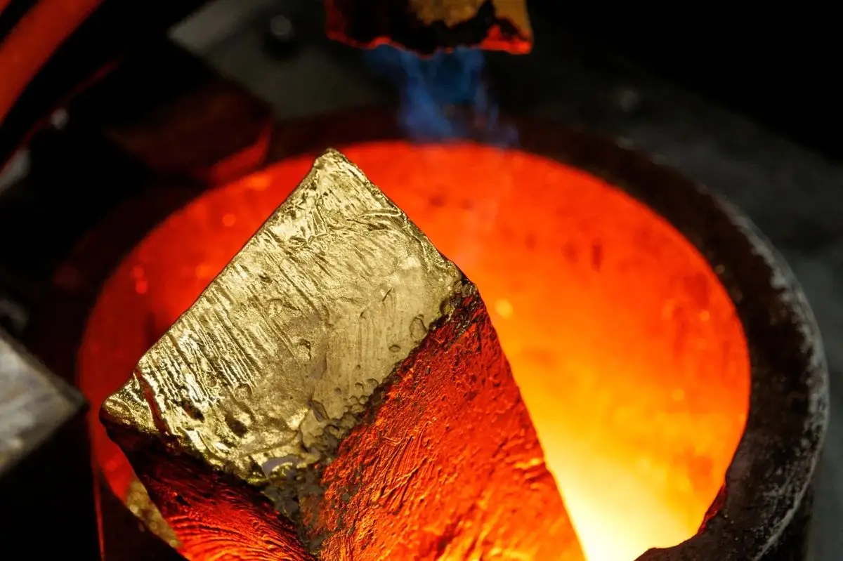 طلای جهانی با دلار همراه نشد؛ فلز زرد در مرز پایین‌ترین سطح سه هفته گذشته