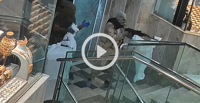 سرقت از پاساژ طلافروشی | سرباز نگهبان تیر خورد سرقت از پاساژ طلافروشی | سرباز نگهبان تیر خورد