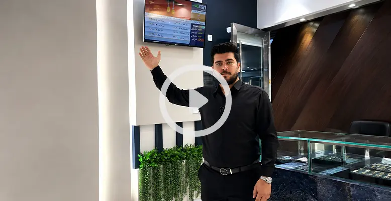 با تابلو نرخ طلا، قیمت ها جلوی چشم مشتریته با تابلو نرخ طلا، قیمت ها جلوی چشم مشتریته